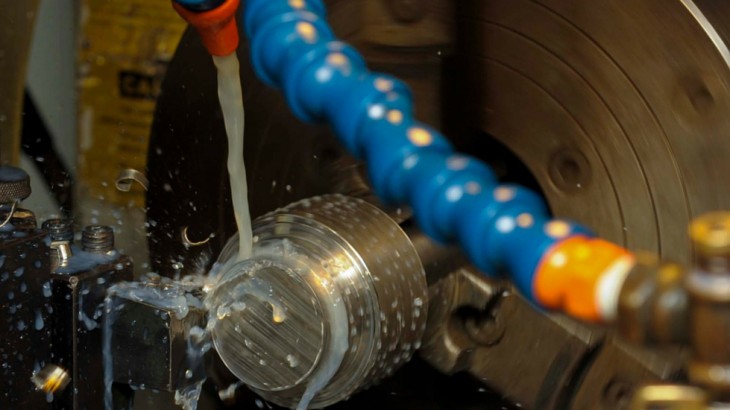 Selecting metalworking fluid for turning